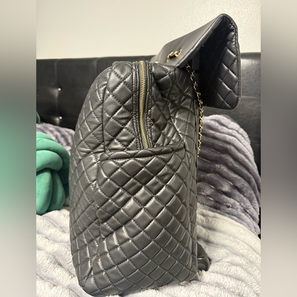 EUC Elegant Black Quilted Women\'s Carry On Travel Bag main image 16